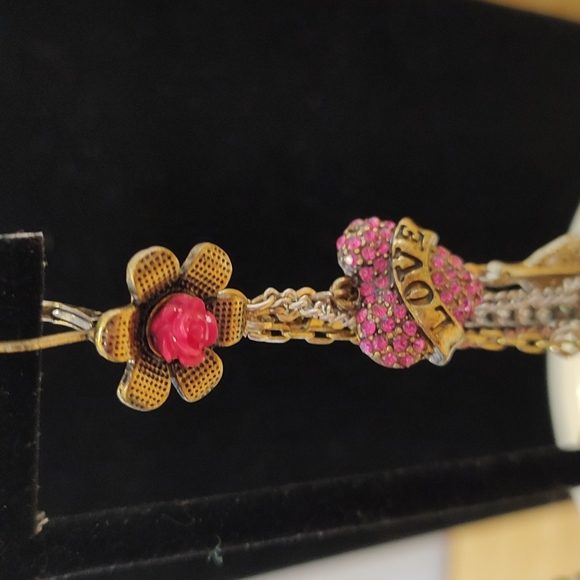 Betsey Johnson Dangle Earrings Pink Sparkle Hearts & Feathers. Lady Luck! - Picture 8 of 8